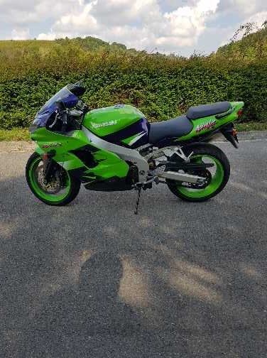 Kawasaki ZX9R 700E Ninja