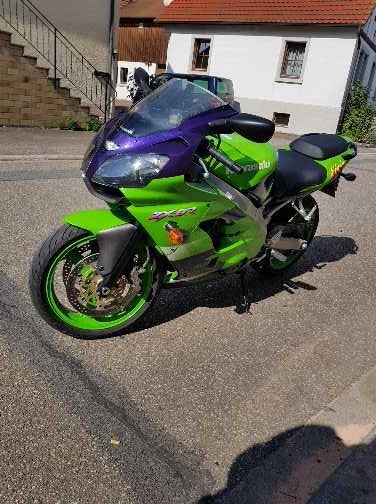 Kawasaki ZX9R 700E Ninja