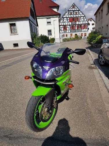Kawasaki ZX9R 700E Ninja