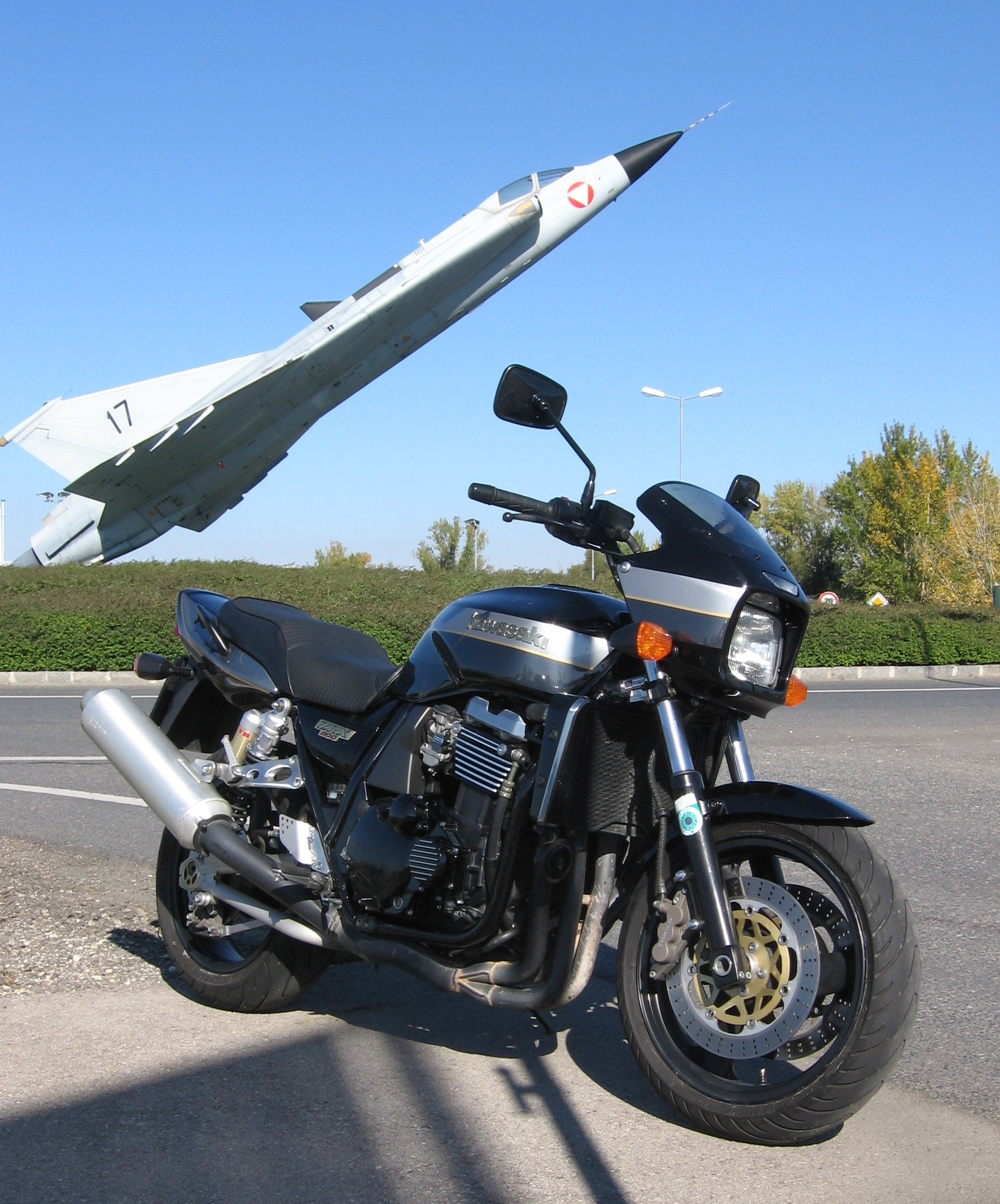 ZRX 1100 meets SAAB Draken